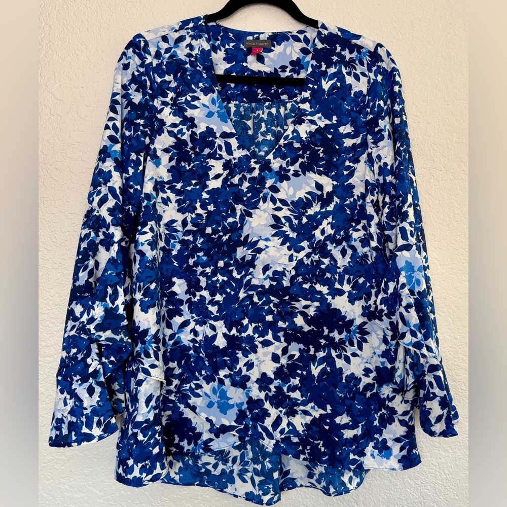 Vince Camuto Blue Floral Ruffle V-Neck Blouse with Flutter Sleeves Size S